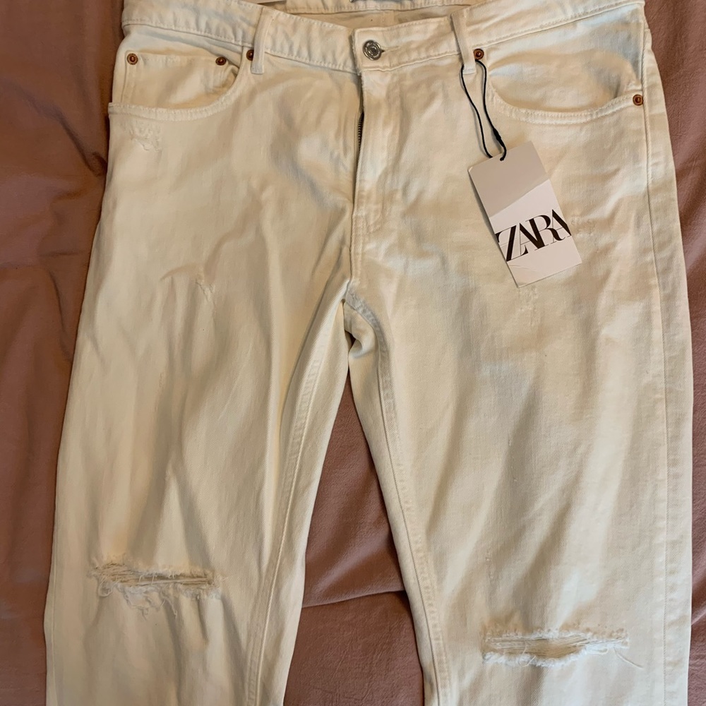 Women’s Zara white ripped jeans with tags